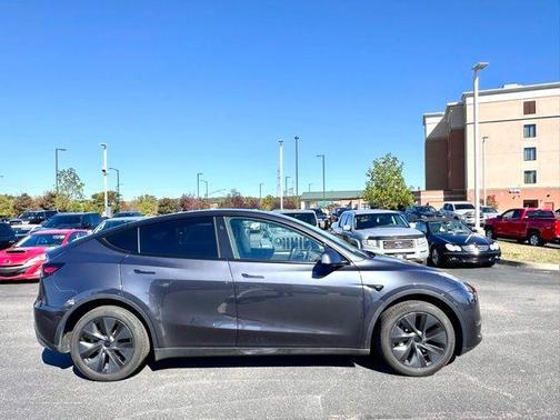 2024 Tesla Model Y Long Range