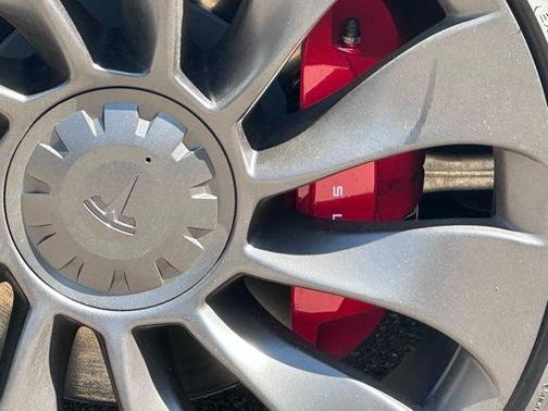 2024 Tesla Model Y Performance