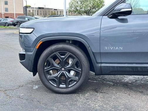 2024 Rivian R1S Adventure
