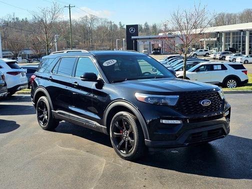Black Metallic 2023 Ford Explorer ST