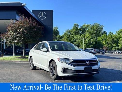 Opal White Pearl Effect 2023 Volkswagen Jetta 1.5T SE