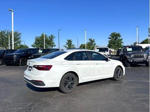 Opal White Pearl Effect 2023 Volkswagen Jetta 1.5T SE