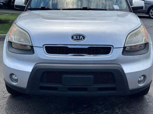 Bright Silver 2011 Kia Soul sport