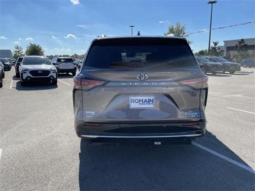 2023 Toyota Sienna Platinum 7 passenger