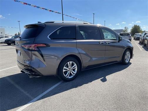 2023 Toyota Sienna Platinum 7 passenger