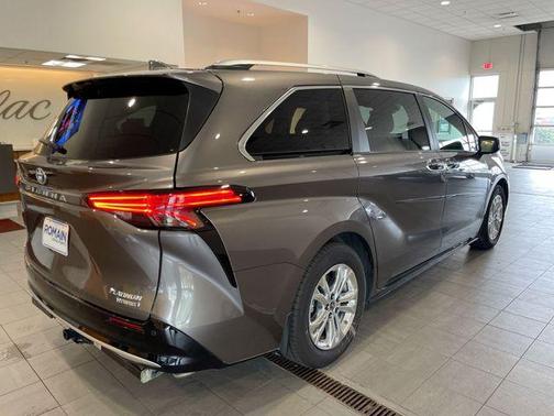 2023 Toyota Sienna Platinum 7 passenger