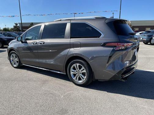 2023 Toyota Sienna Platinum 7 passenger