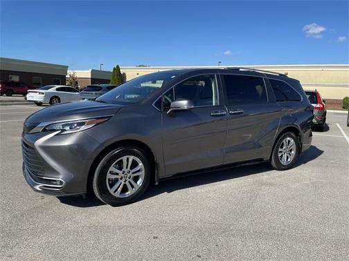 2023 Toyota Sienna Platinum 7 passenger