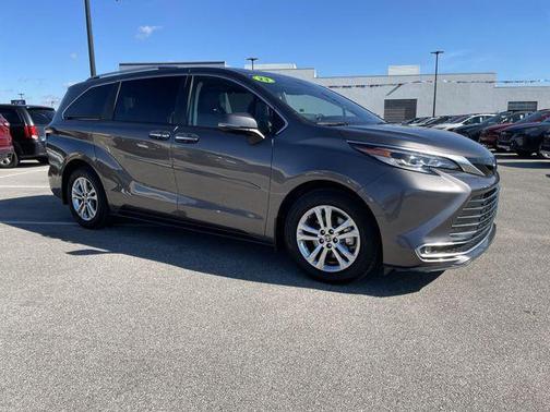 2023 Toyota Sienna Platinum 7 passenger