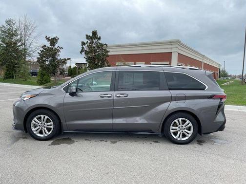 2023 Toyota Sienna Platinum 7 passenger