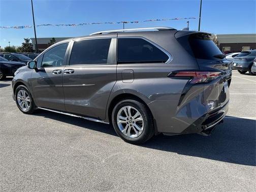 2023 Toyota Sienna Platinum 7 passenger