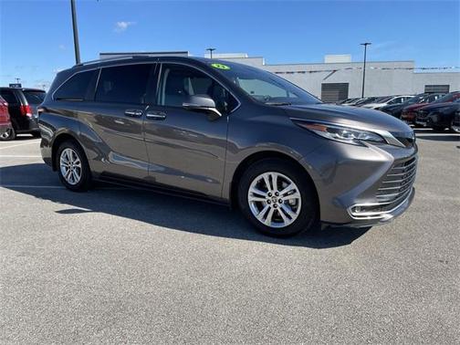 2023 Toyota Sienna Platinum 7 passenger