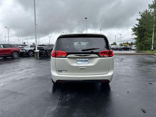 Luxury White Pearlcoat 2020 Chrysler Pacifica Touring