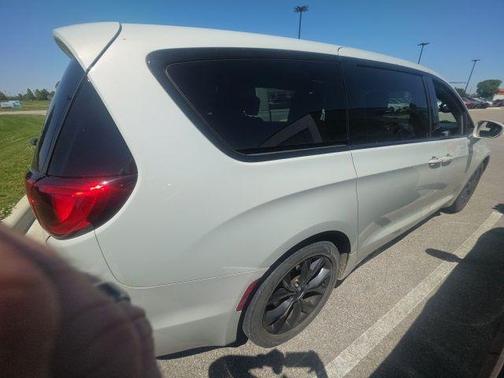Luxury White Pearlcoat 2020 Chrysler Pacifica Touring