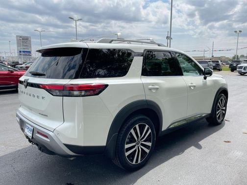 2024 Nissan Pathfinder Platinum