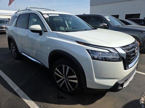 2024 Nissan Pathfinder Platinum