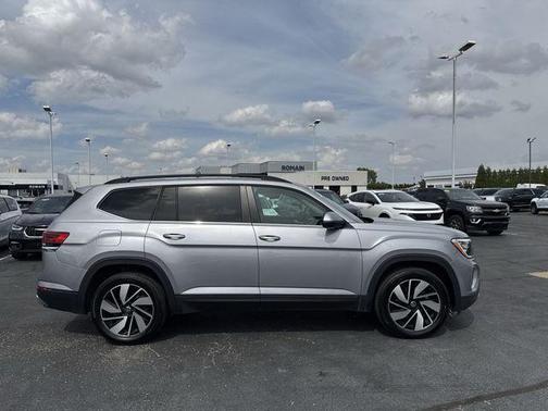 Silver Bird Metallic 2024 Volkswagen Atlas 2.0T SE