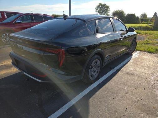 Aurora Black Pearl 2025 Kia K4 LX