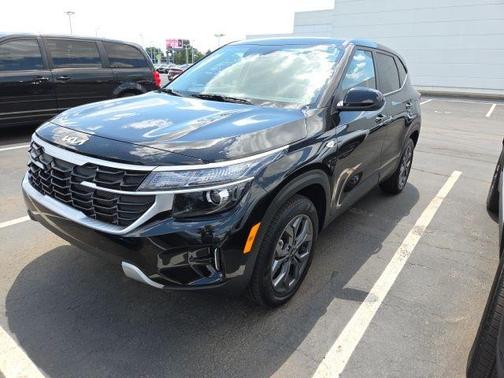 Black 2026 Kia Seltos LX