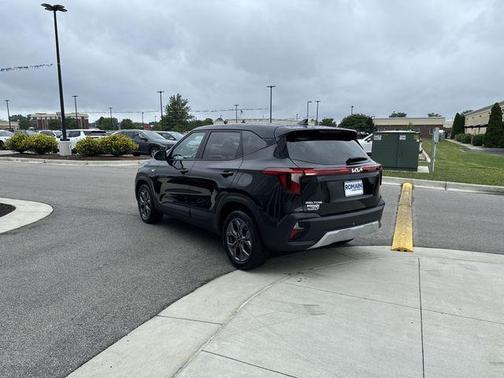 Black 2026 Kia Seltos LX