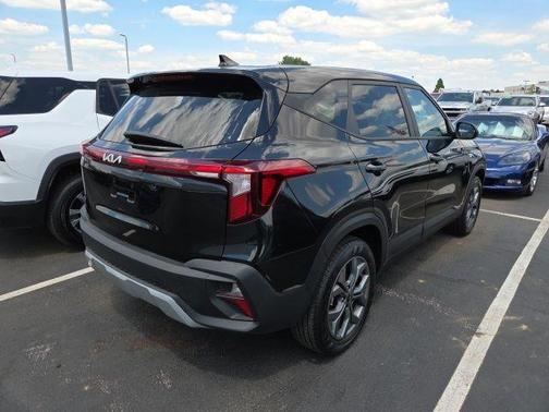 Black 2026 Kia Seltos LX