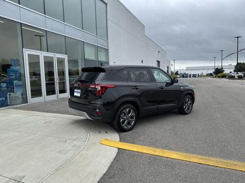 Black 2026 Kia Seltos LX