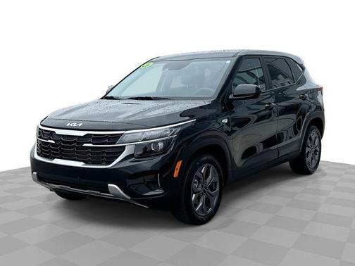 Black 2026 Kia Seltos LX