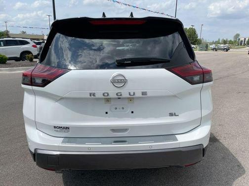 Pearl 2025 Nissan Rogue SL