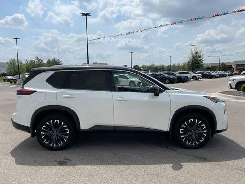 Pearl 2025 Nissan Rogue SL