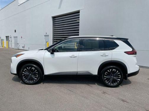 Pearl 2025 Nissan Rogue SL