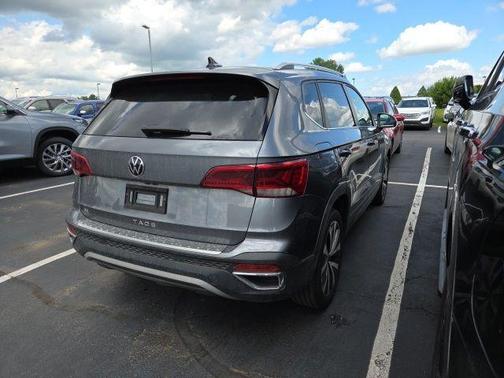 Platinum Gray Metallic 2023 Volkswagen Taos 1.5T SE
