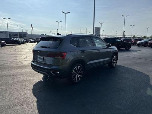 Platinum Gray Metallic 2023 Volkswagen Taos 1.5T SE