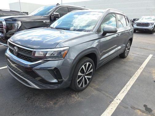 Platinum Gray Metallic 2023 Volkswagen Taos 1.5T SE