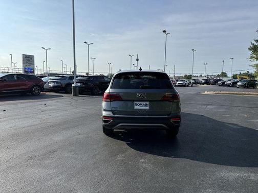 Platinum Gray Metallic 2023 Volkswagen Taos 1.5T SE