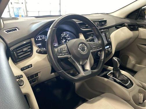 White 2021 Nissan Rogue Sport SV