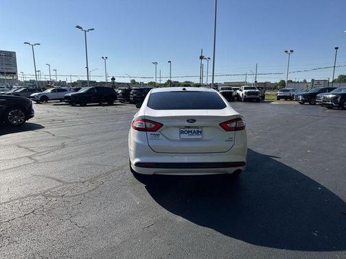 White 2014 Ford Fusion SE