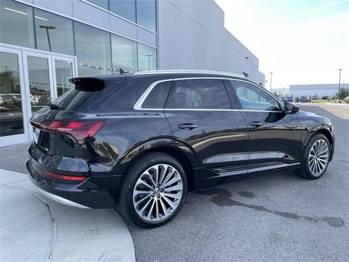 2019 Audi e-tron Prestige