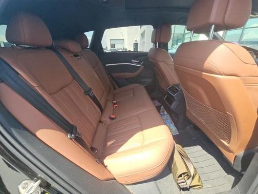 2019 Audi e-tron Prestige
