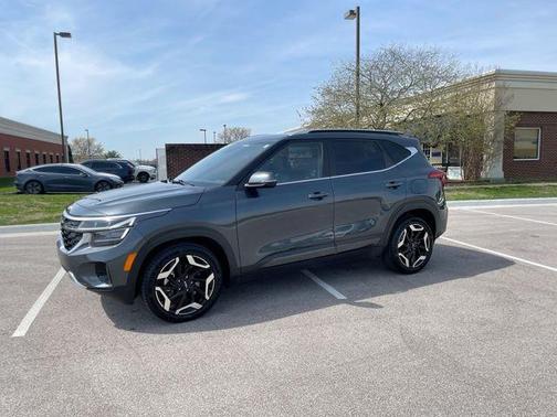 Gravity Gray 2024 Kia Seltos SX
