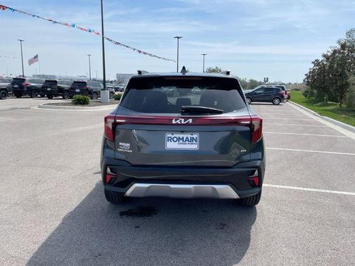 Gravity Gray 2024 Kia Seltos SX
