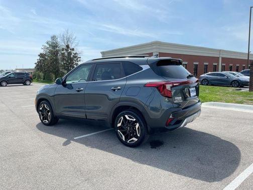 Gravity Gray 2024 Kia Seltos SX