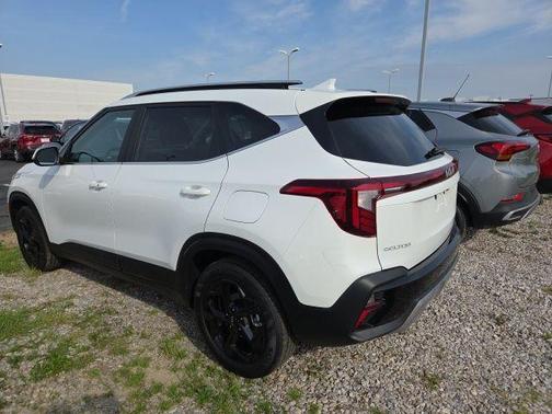 Snow White Pearl 2026 Kia Seltos EX