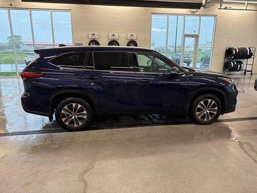 Blue 2020 Toyota Highlander XLE
