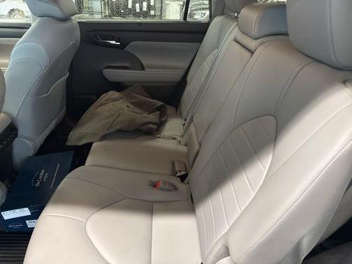 Blue 2020 Toyota Highlander XLE