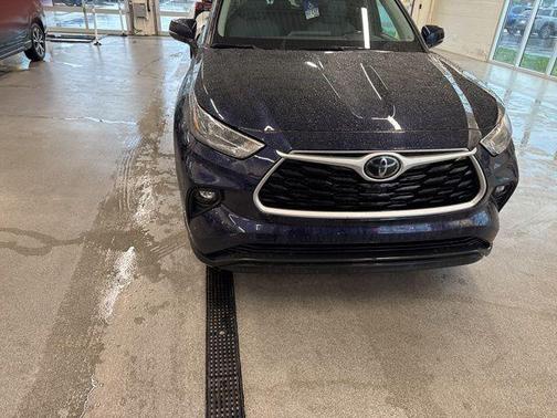 Blue 2020 Toyota Highlander XLE