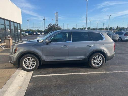 Everlasting Silver 2020 Kia Telluride LX