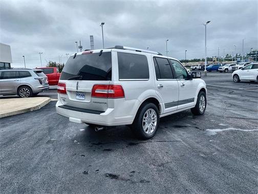 2013 Lincoln Navigator Base