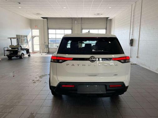 2025 Nissan Pathfinder S