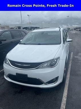 Bright White Clearcoat 2019 Chrysler Pacifica Limited