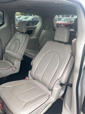 Bright White Clearcoat 2019 Chrysler Pacifica Limited